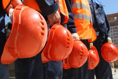 Парламент принял закон о правах мигрантов Казахстана и Узбекистана 