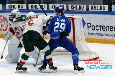 Панюков оформил "дубль", но "Барыс" пока проигрывает 