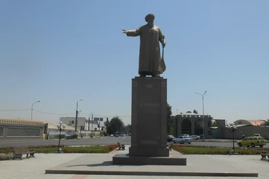 Лучше бы туалетами в школах занялись:  в Таразе перенесут памятник Жамбылу Жабаеву 