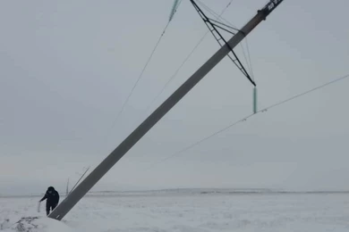 Ураган в Костанайской области погнул электрические столбы 
