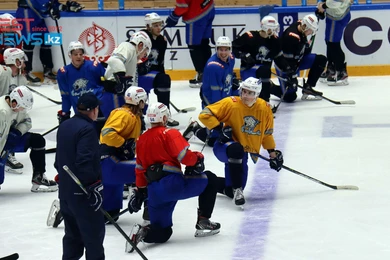 Игроки "Барыса" показали настроение: фото с открытой тренировки 