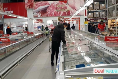 В Казахстане крупным магазинам рекомендовали сократить  режим работы 