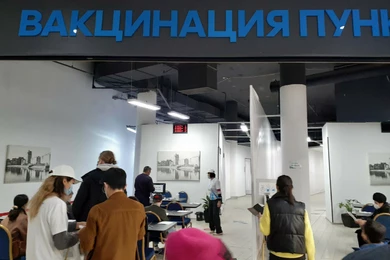 Аймагамбетов пообещал полную ревакцинацию учителей до 1 сентября 