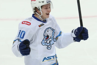 Шикарный "дубль" Михайлиса обеспечил победу "Барыса" над "Авангардом" 