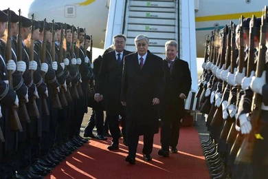 "Мерседесы" и солнце: как Токаева встретили в Берлине 