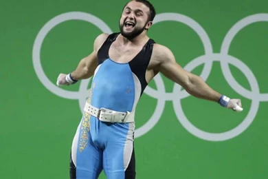 Тяжелоатлета Рахимова лишили олимпийского «золота»: Федерация поможет казахстанцу и оспорит наказание 