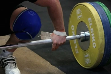 Федерация тяжелой атлетики Казахстана дисквалифицировала трех тренеров 