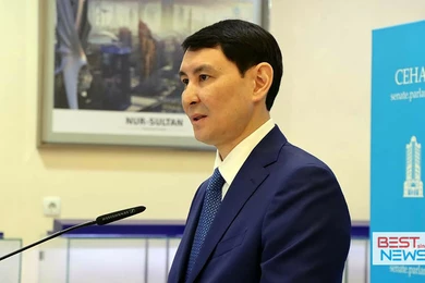 Глава Минфина Казахстана рассказал, каким классом летает в командировки 