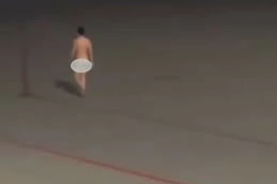 Тройной штраф получил мужчина, бегавший нагишом по взлетно-посадочной полосе в аэропорту Алматы 