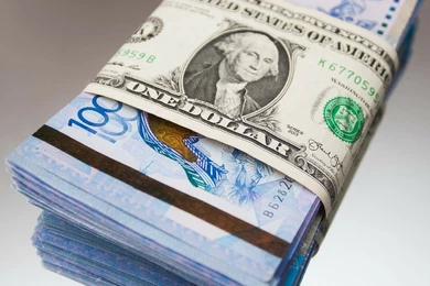 Доллар на торгах составил 427,90 тенге 