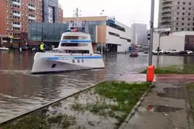 После ливней Астана превращается в Венецию