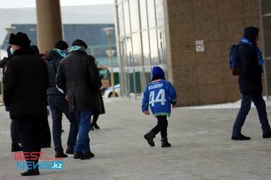 "Барыс Арена" ожила: фанаты приехали на матч "барсов" с "Металлургом" за два часа 