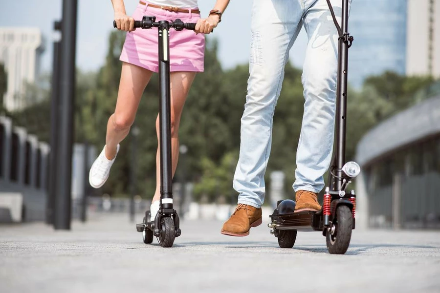 В Мажилисе для владельцев скутеров и электросамокатов готовят законопроект с правилами 