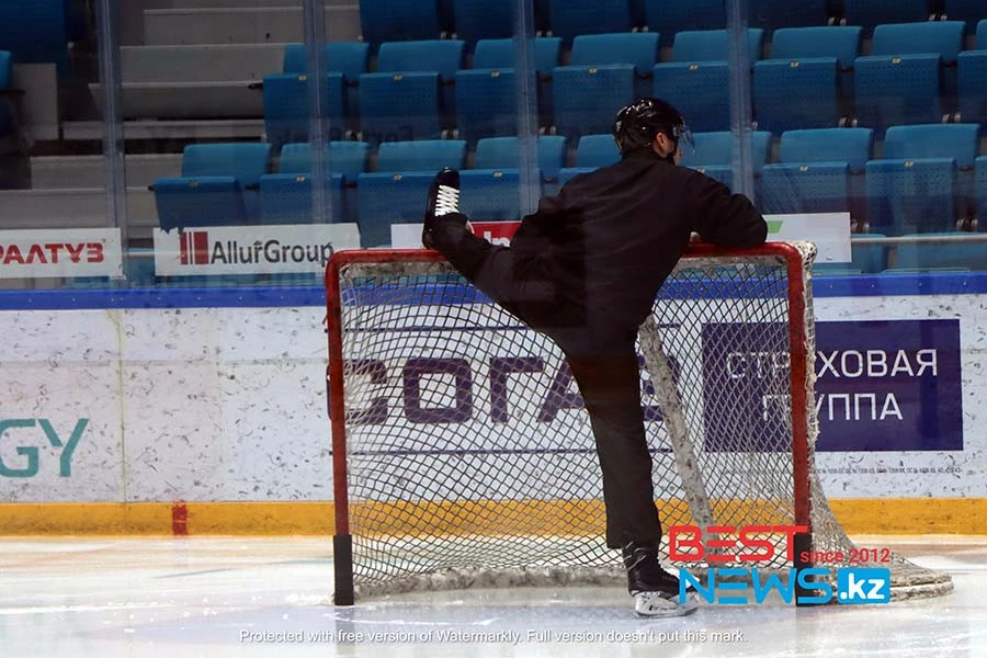 Волочковой и не снилось: куда полез арбитр для разминки 