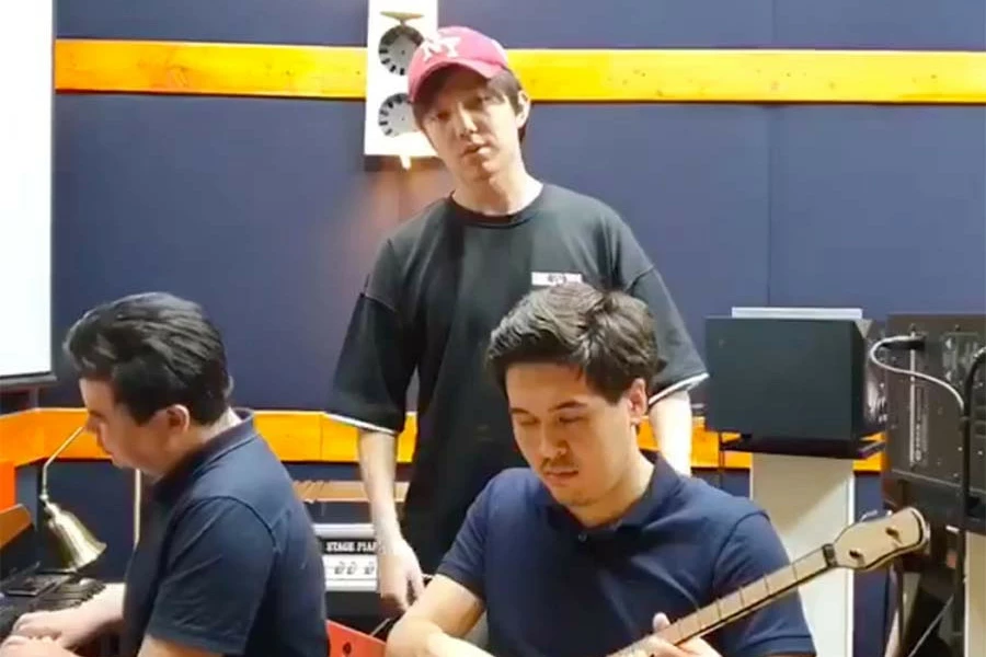 Димаш обратился к полицейским Казахстана 