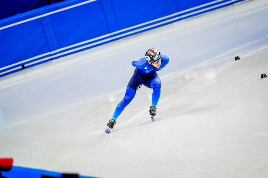 Китай завоевал "золото" в эстафете по шорт-треку, казахстанцы выступили в утешительном финале 