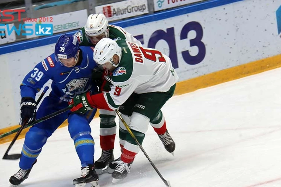 "Барыс" ответил "Ак Барсу" в первом периоде 