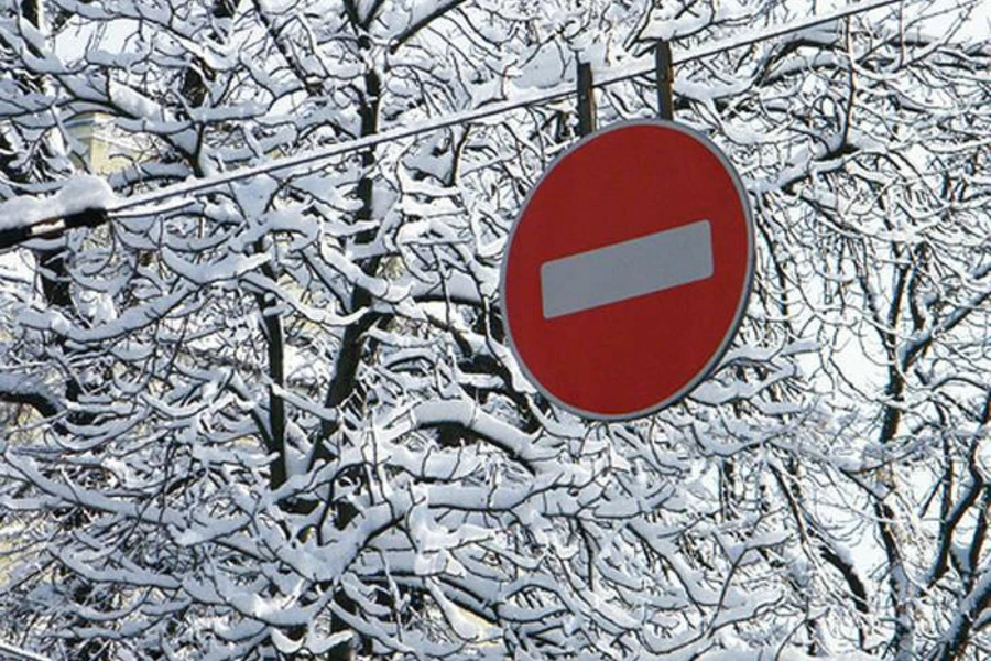 В некоторых областях Казахстана приостановили автодвижение 