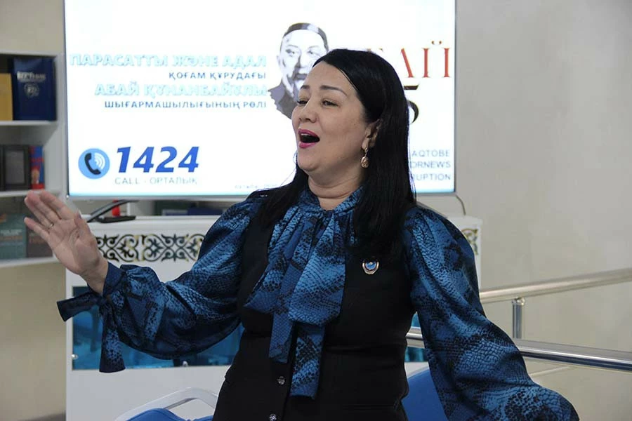 Димаштың анасы Абайдың әнін шырқап халықты сүйсіндірді 